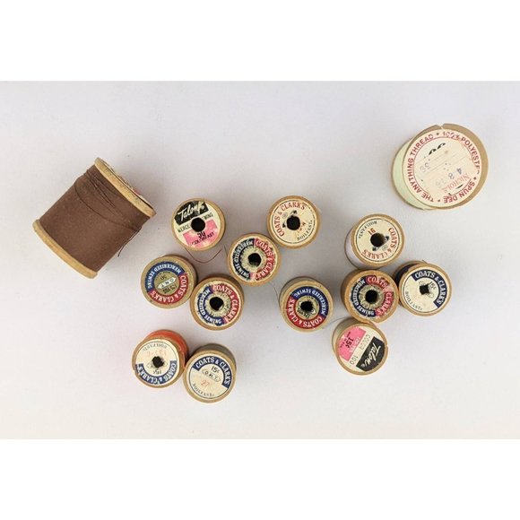 Old Wooden Spools of Thread Lot All Wood | 14 Vintage Wood Thread Empty Spools - Picture 2 of 7